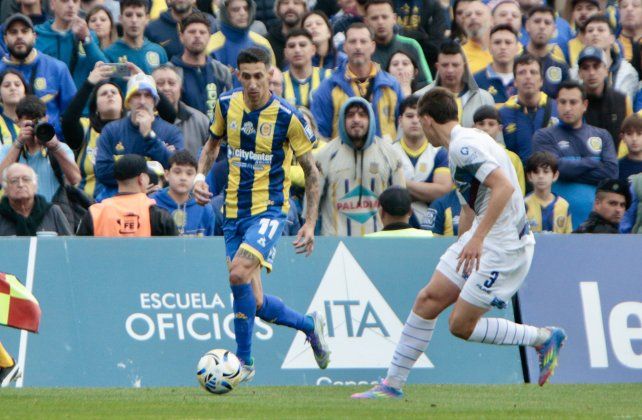 Ángel Di María tuvo una marca muy pegajosa en el partido ante Gody Cruz.