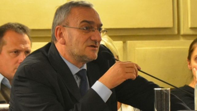 respuesta. El senador Calvo le pidió a Saglione (Economía) que termine más decorosamente su gestión.