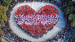 La Procesión Náutica de Bajada Grande celebra 50 años con el corazón más grande del mundo