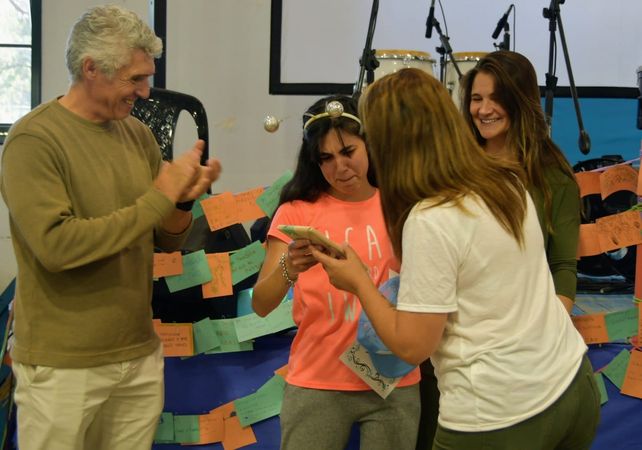 Yamila Jure recibió una distinción parte de las autoridades de la Secretaría de Deporte y Turismo de la Municipalidad.