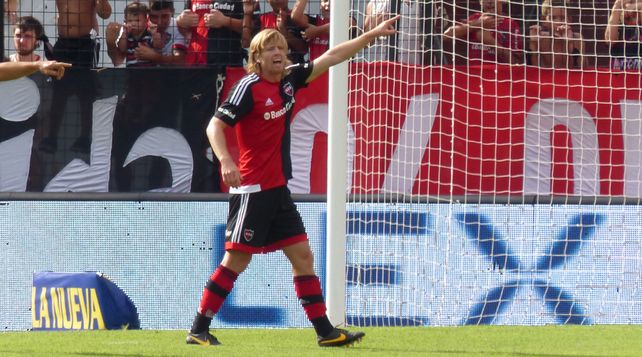 Pomelo en acción.  El volante volvió a la titularidad