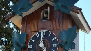 De los cacos no se salva nadie; ahora se robaron el tradicional cucú de Villa Carlos Paz