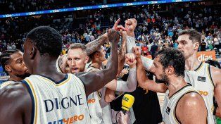 Real Madrid estiró su invicto en la ACB de España al superar a Barcelona en el clásico español.