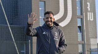 Carlos Tevez fue confirmado como técnico del rojo a través de la cuenta oficial del club.