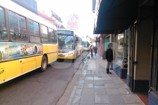 Corral le exige a las empresas de colectivos reanudar el servicio