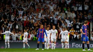 Kostic acaba de hacer el tercero y todo Barcelona lo sufre. Frankfurt fue contundente y lo sacó en cuartos de la Europa League.