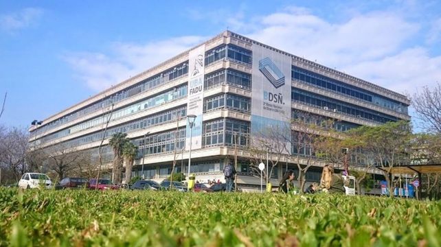 En esta facultad de Diseño Industrial de la UBA se presentó y corrigió el diseño.&nbsp;