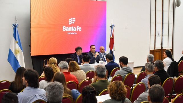 Cómo convertirse en proveedor del Estado provincial: capacitan a más de 500 empresas santafesinas Cómo convertirse en proveedor del Estado provincial: capacitan a más de 500 empresas santafesinas