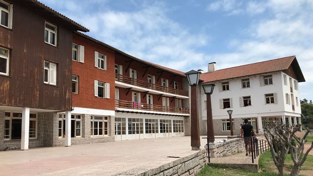 El Gobierno de Javier Milei vació los complejos de turismo social de Embalse y Chapadmalal