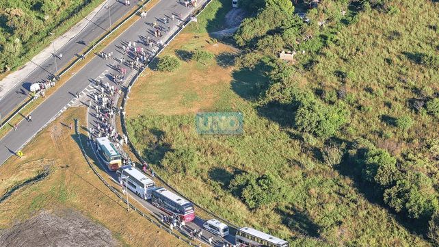 Fiesta de Disfraces en Paraná: las imágenes aéreas de la desconcentración