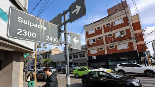Carril exclusivo de Rivadavia: habilitan el giro a la derecha en Suipacha para aliviar el tránsito en el centro Carril exclusivo de Rivadavia: habilitan el giro a la derecha en Suipacha para aliviar el tránsito en el centro