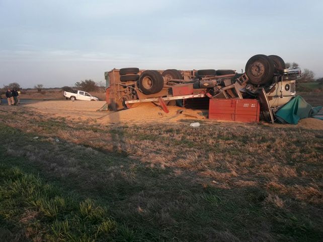 Murió un camionero de 69 años en un vuelco en la autopista Santa Fe-Rosario