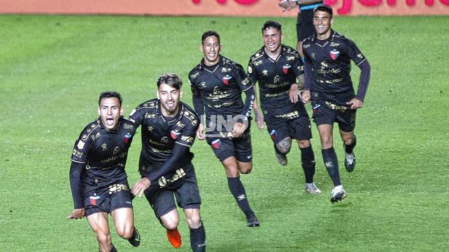 Colón se quiere poner de pie ante Sarmiento en Santa Fe