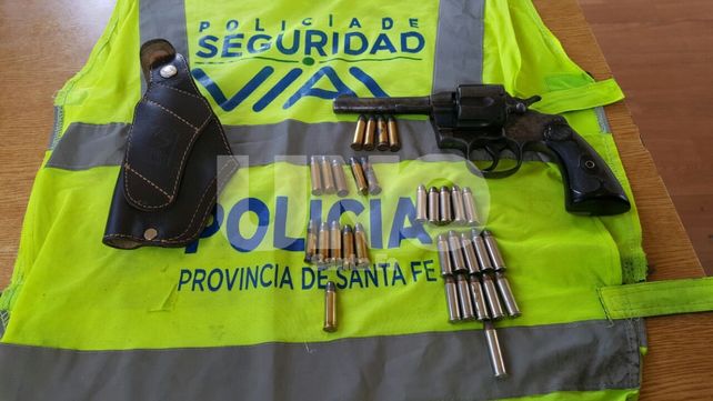 Armado hasta los dientes: iba con arma y balas de guerra, y terminó preso en un calabozo