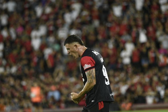 Newells ganó ante su gente en la vuelta al Coloso y sigue invicto y puntero