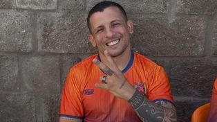 Emiliano Vecchio con la camiseta de Regatas de San Nicolás. El ex-Central le dijo a sus compañeros que no seguirá en el club.&nbsp;