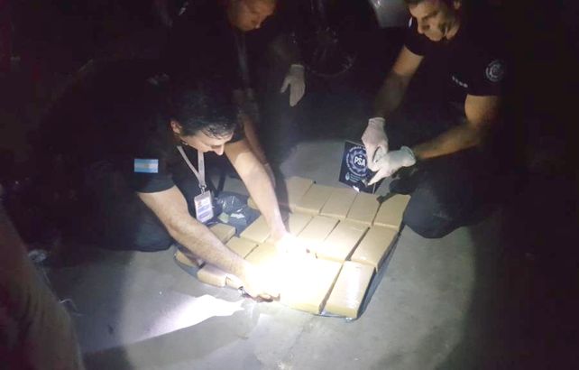Procedimientos. La PSA hizo 23 allanamientos en Rosario y el restante en Roldán. Se incautaron armas y droga.