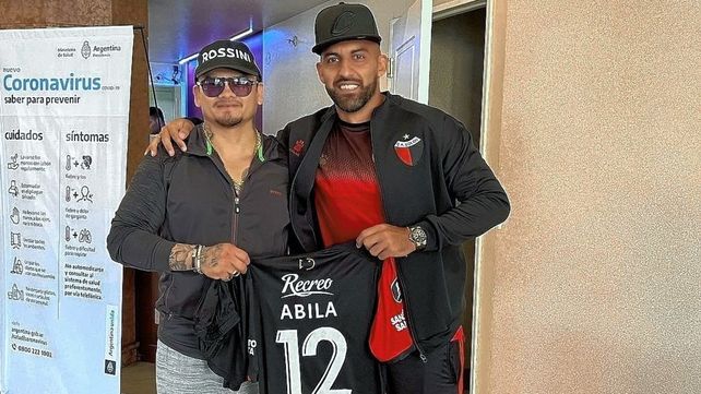 Colón: Wanchope Ábila le regaló una camiseta a Chino Maidana