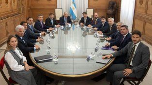 Gobernadores y la Rosada negociaron Ganancias y Ómnibus