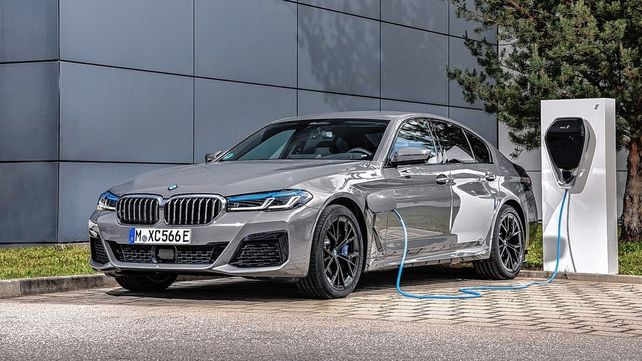 Cuánto sale convertir un auto de combustión a eléctrico