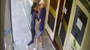 Una mujer asaltó a un anciano que terminó golpeado al caer al suelo