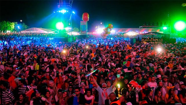 Paraná vivió su noche disfrazada junto a miles de visitantes de todo el país
