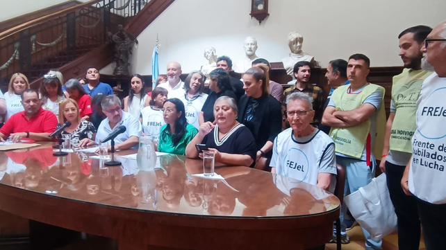 Delegados de distintos gremios del Pami en el Concejo. Se reunieron con ediles para plantear la situación en los policlínicos