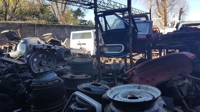 Policía Federal realiza una serie allanamientos en locales de venta de autopartes