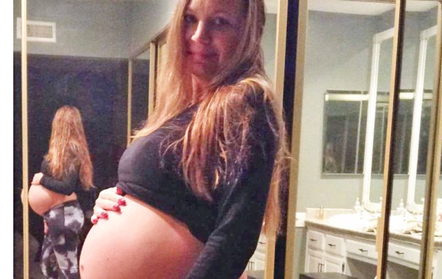 Melissa Cook. La madre que alquiló su vientre tuvo tres varones prematuros.