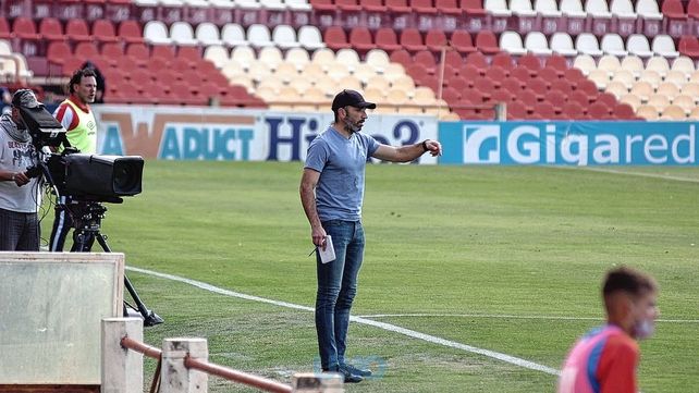 El Vasco Azconzábal cambió la forma de jugar de Unión tomando mayores precauciones.