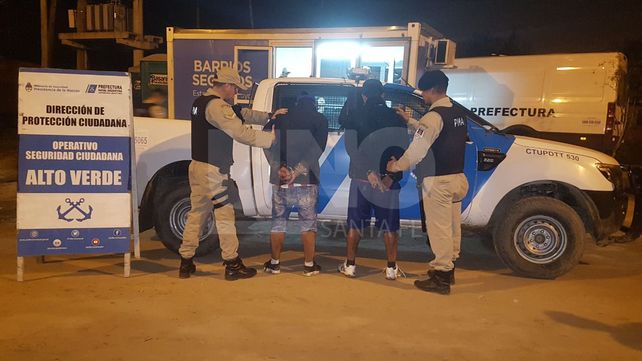 Persiguieron y detuvieron a dos hombres armados en Alto Verde