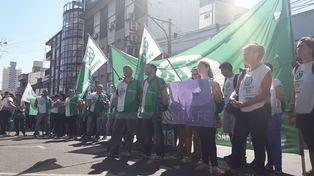 Concentración y protesta de trabajadores de Niñez