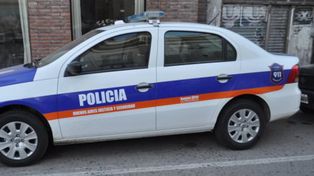 Jóvenes delincuentes robaron un patrullero para escapar de la policía