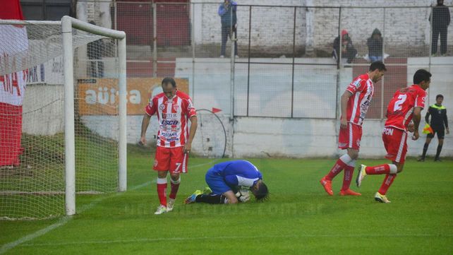 El Decano debutó con una derota ante Flandria como local