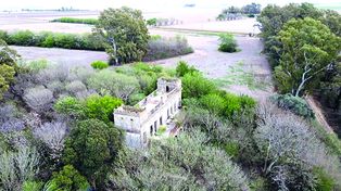 Esplendor y decadencia. Actualmente, el castillo está muy destruido y vandalizado.