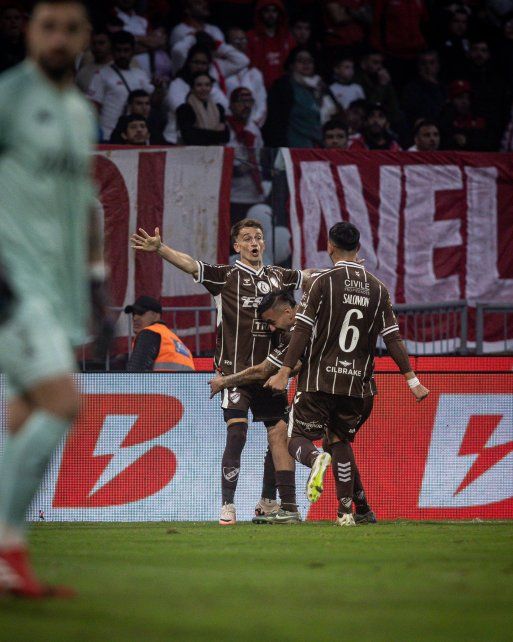 Platense Campeón: El Calamar Vence a Huracán y Logra su Primer Título de Primera División