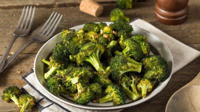 El brócoli es un alimento saludable y sabroso El brócoli es un alimento saludable y sabroso