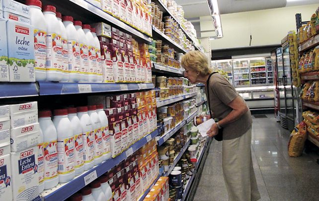 Caída: el rubro Alimentos y Bebidas acumula una baja de ventas del 24% en los primeros cuatro meses del año