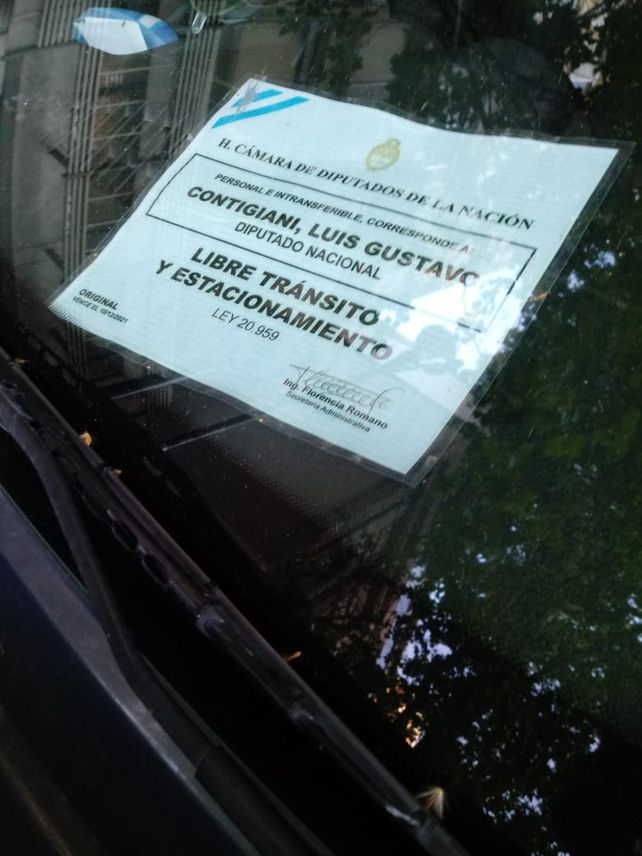 Denuncian al diputado Contigiani por ocupar un estacionamiento para discapacitado
