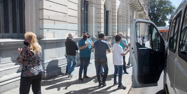 Transportistas escolares marcharon a casa de Gobierno