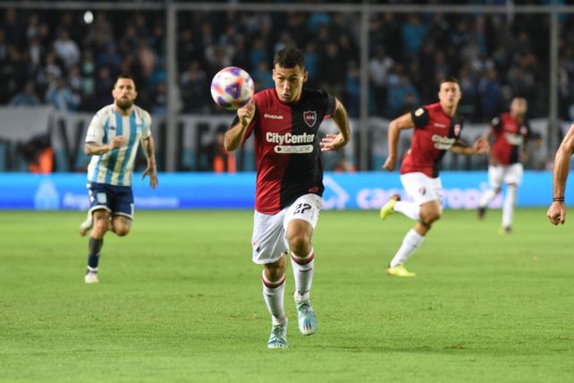Pérez Tica se lució ante Racing y mostró que puede ser titular en ese puesto.