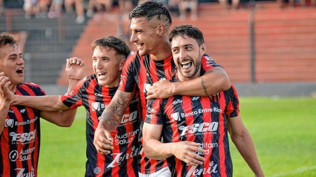 Juan Perotti ingresaría en la línea de volantes