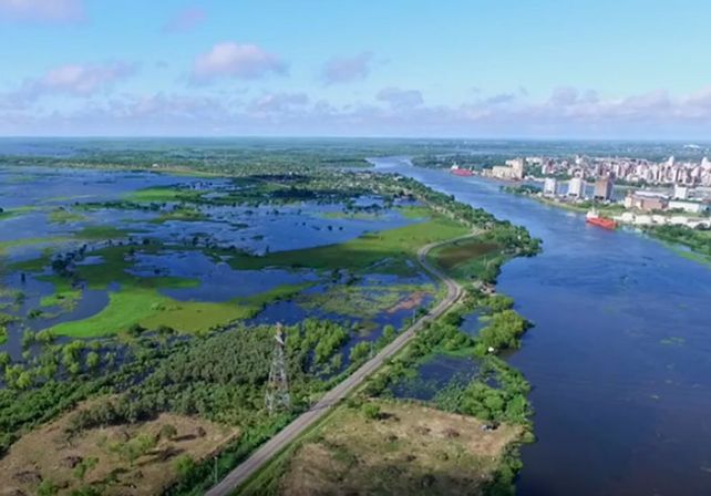 Desconoce su cauce. El río avanza sobre Santa Fe. La masa de agua ignora sus fronteras