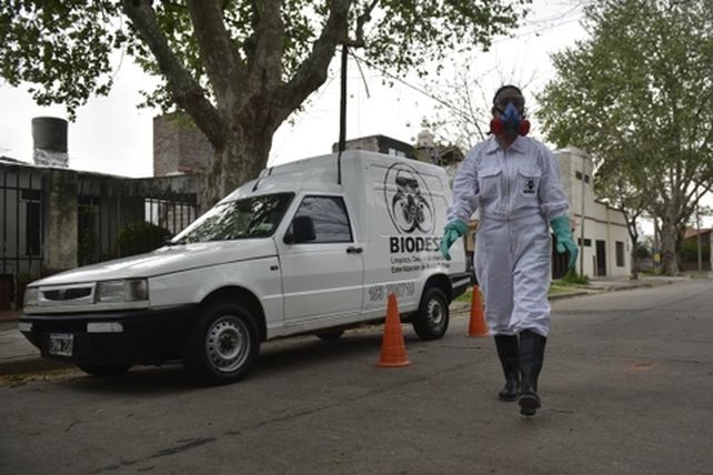 equipamiento. El personal cuenta con el uniforme y los sistemas apropiados para una tarea compleja
