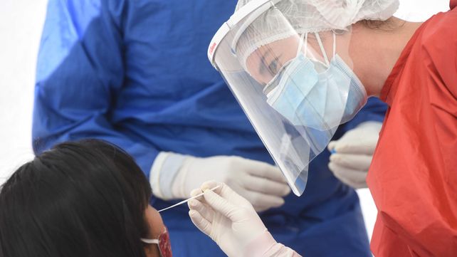 En Argentina hubo 10.621 nuevos contagios de coronavirus y 379 muertes