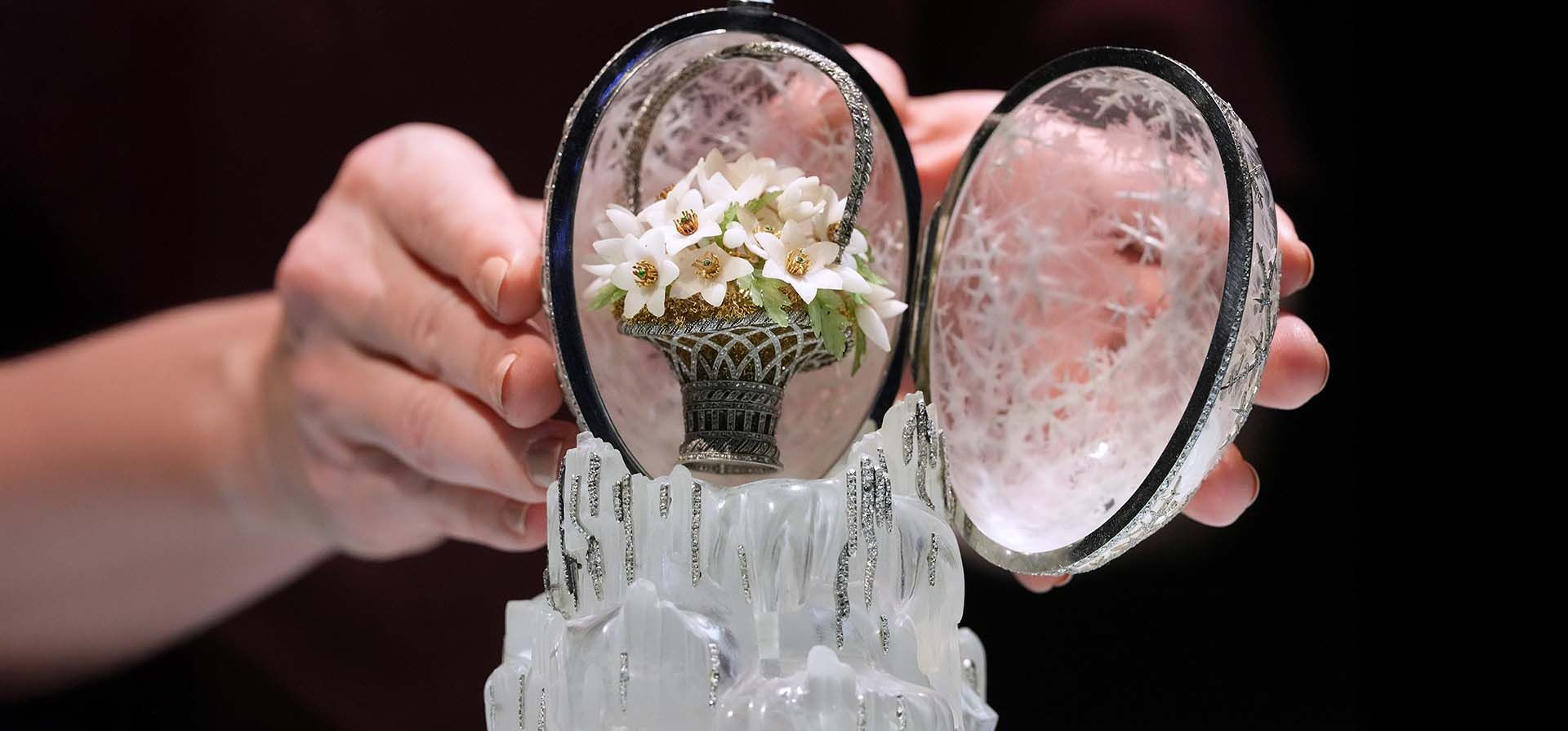 El Huevo de Invierno de Fabergé se exhibe en las salas de subastas de Christie's en Londres el jueves 27 de noviembre de 2025. Se espera que se venda por más de 20 millones de libras esterlinas cuando se subaste el 2 de diciembre. (Foto AP/Kirsty Wigglesworth) El Huevo de Invierno de Fabergé se exhibe en las salas de subastas de Christie's en Londres el jueves 27 de noviembre de 2025. Se espera que se venda por más de 20 millones de libras esterlinas cuando se subaste el 2 de diciembre. (Foto AP/Kirsty Wigglesworth)