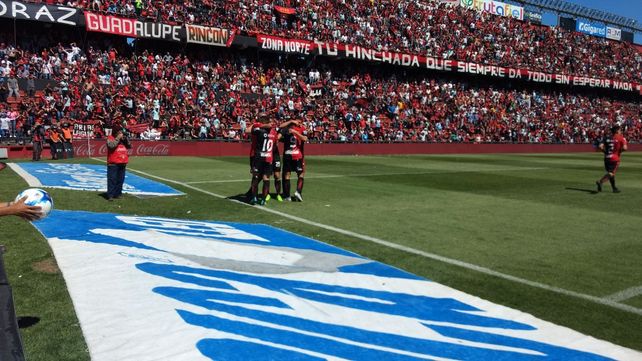Colón le ganó 2 a 0 a Temperley y se prende en la pelea de la Superliga