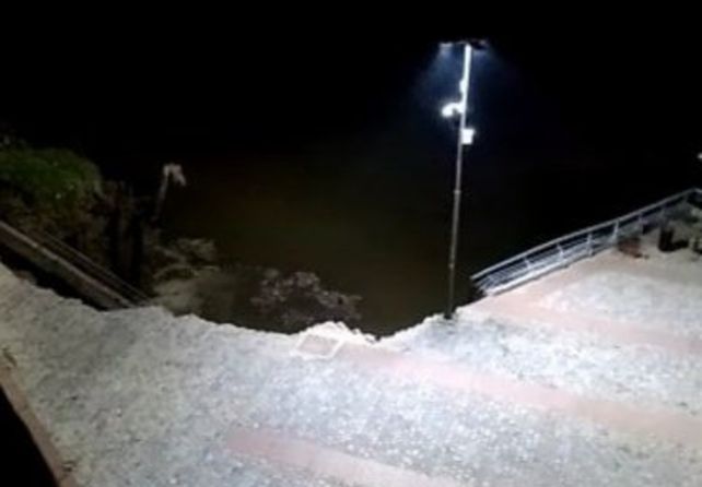 Las impactantes imágenes del derrumbe de la barranca de la zona del Parque España