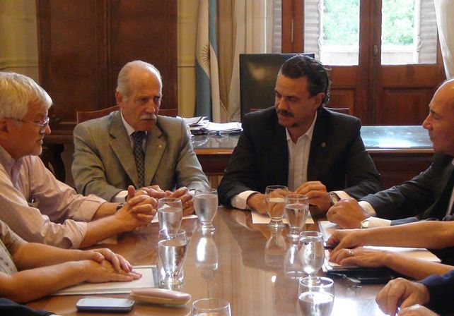 El gobierno convocó a paritarias a los trabajadores de la administración central