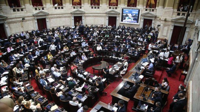 El gobierno nacional envió la nueva Ley de Bases al Congreso y a las provincias